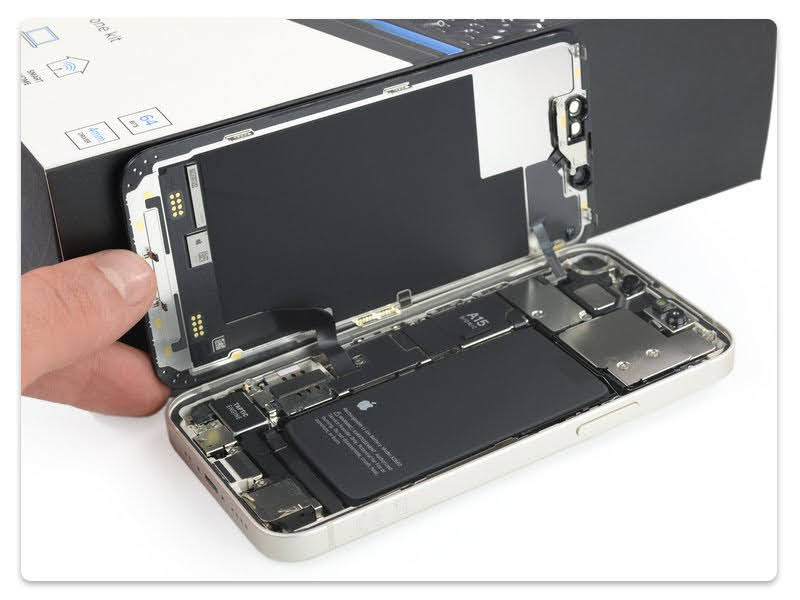 Thay pin iPhone 13 Mini  1
