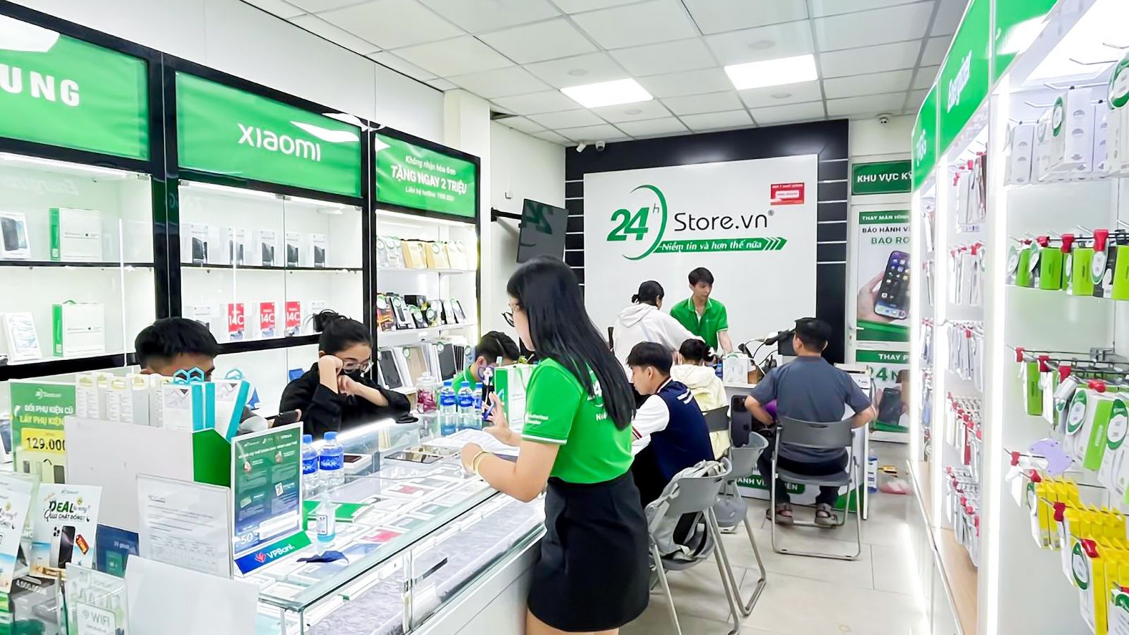 Thay pin iPhone 13 thường 7