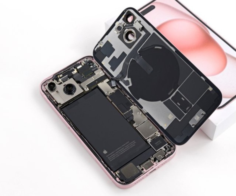 Thay pin iPhone 15 thường 5