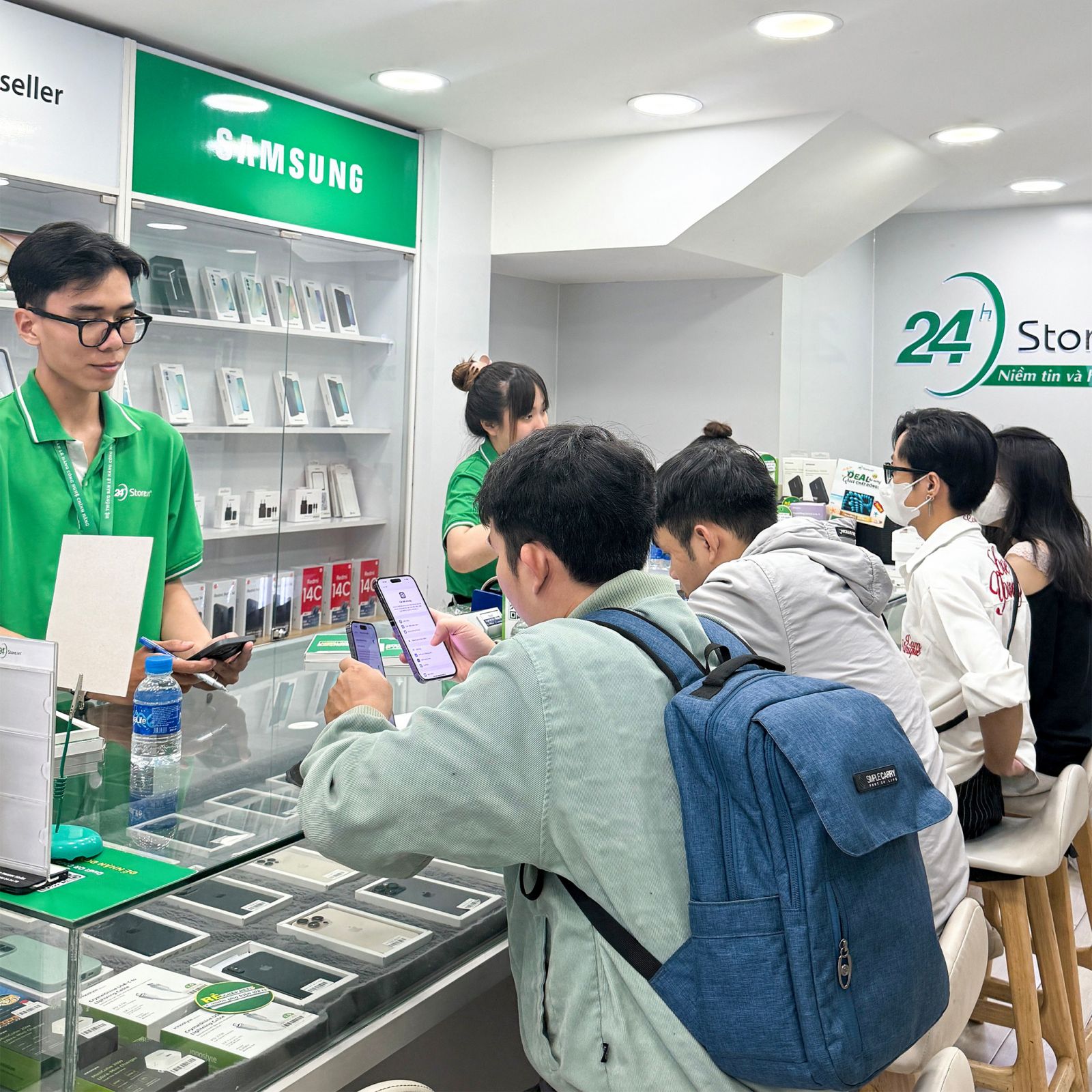 Thay pin iPhone 15 thường 9