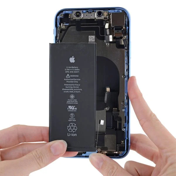 Thay pin iPhone XR 1