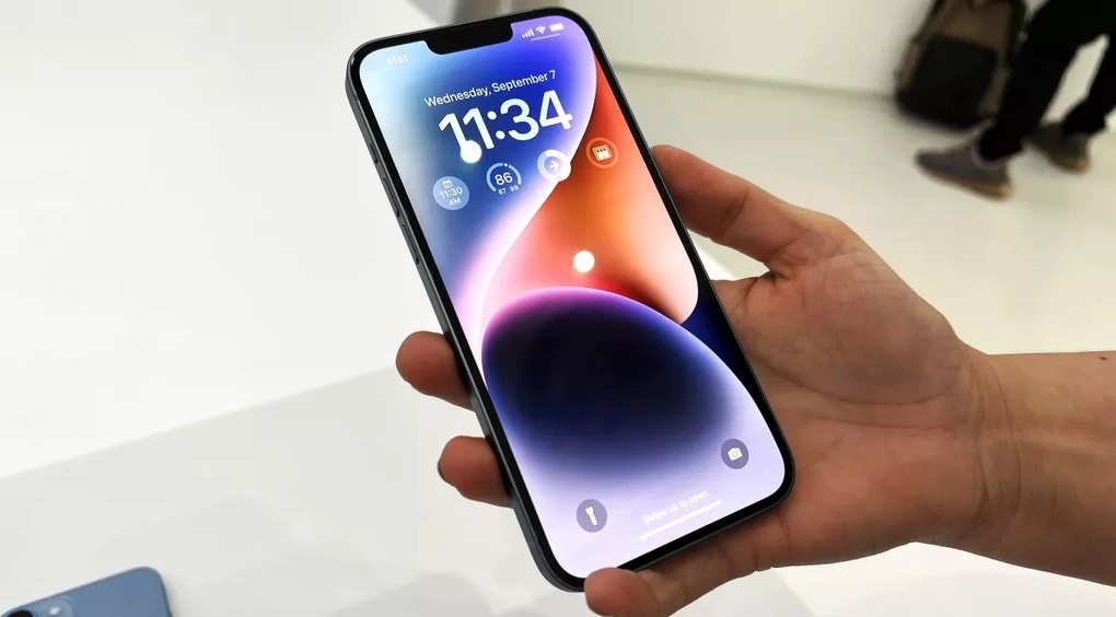 thay-man-hinh-iphone-14-plus-4