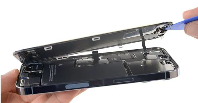 Thay màn hình iPhone 15 5