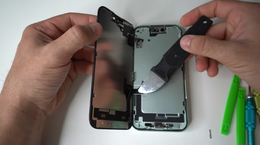 Thay màn hình iPhone 15 Plus