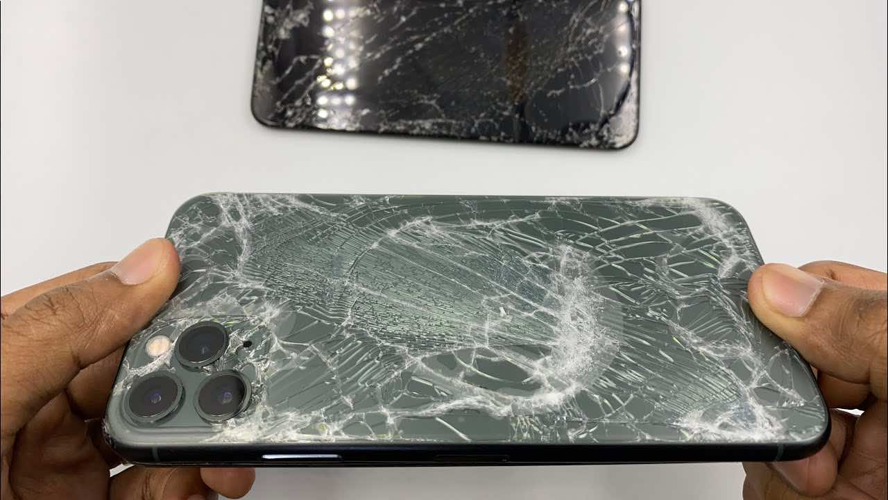 Thay kính lưng iPhone 11 Pro Max 2