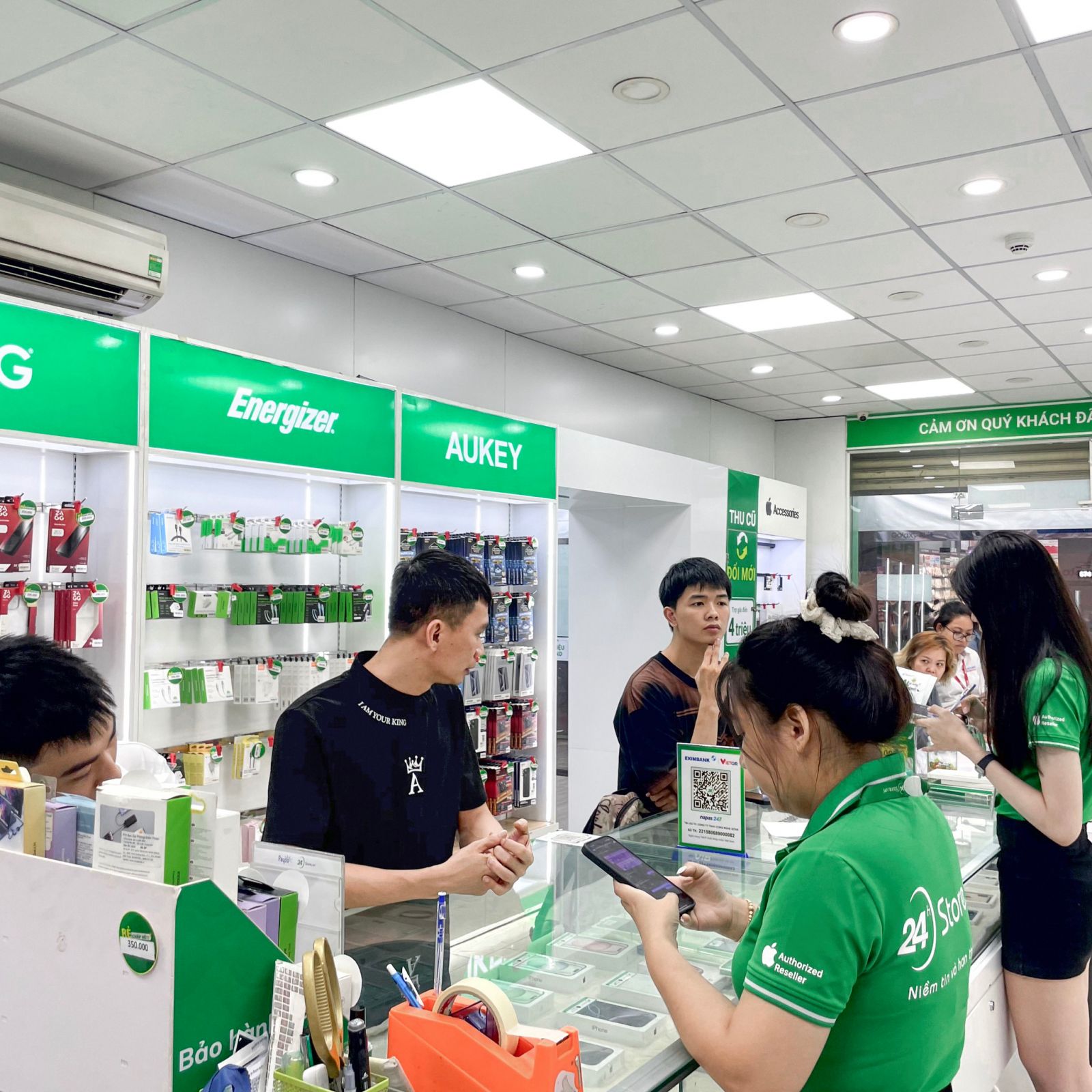 Thay kính lưng iPhone 11 Pro Max 8