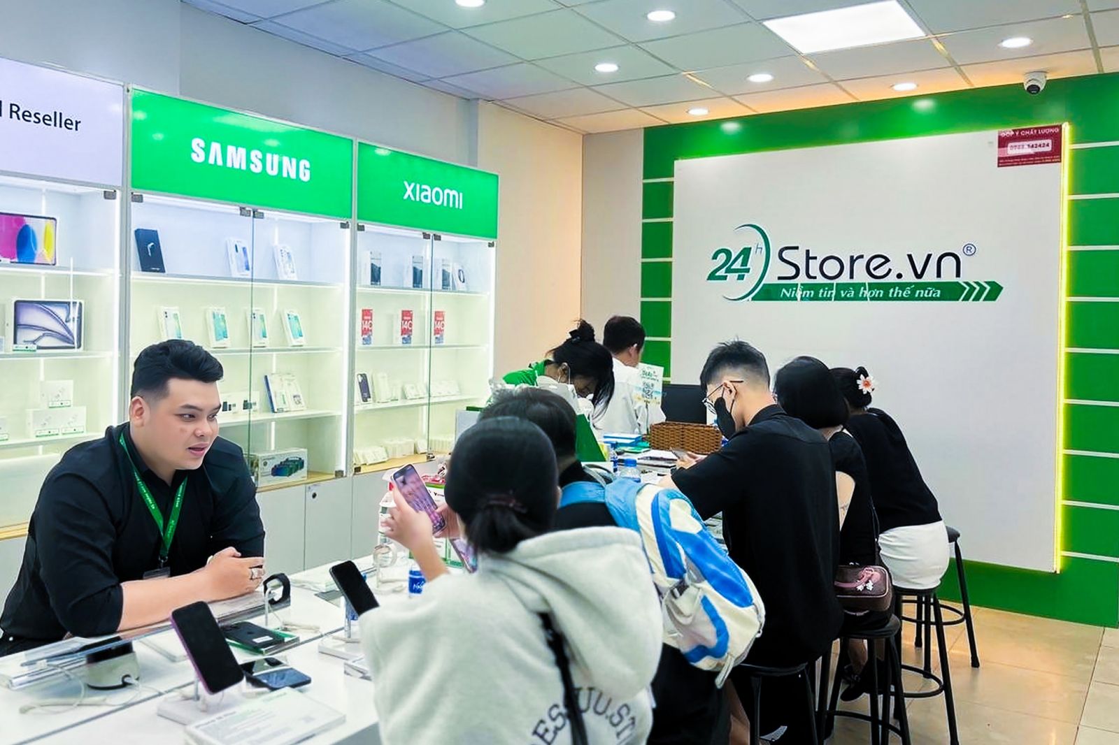 Thay kính lưng iPhone 11 6