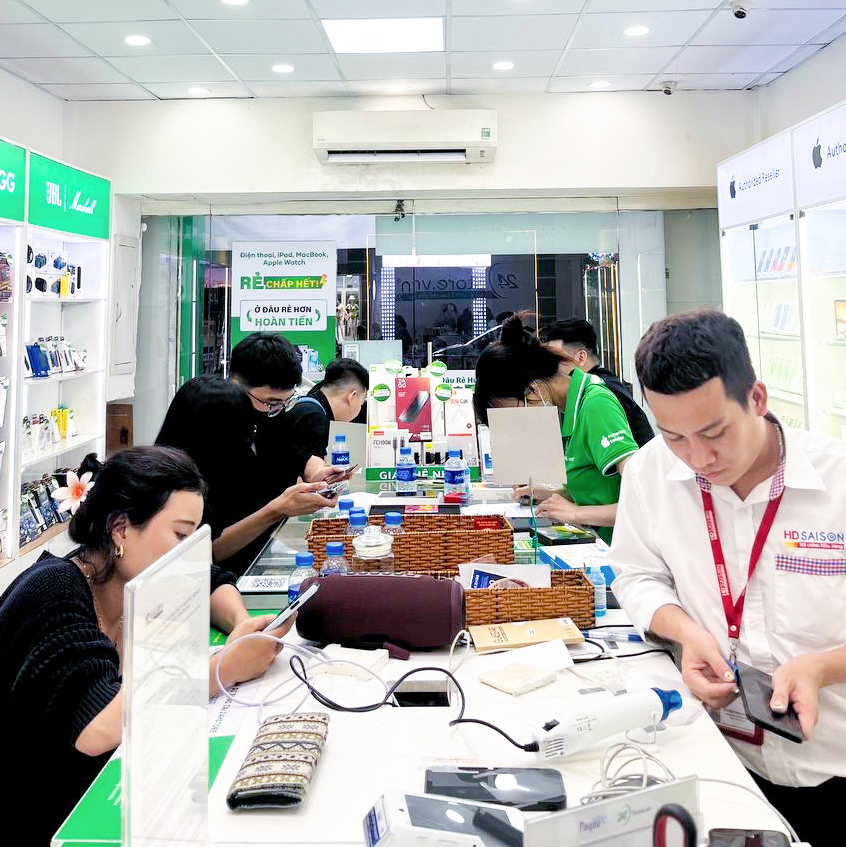 Thay kính lưng iPhone 11 8