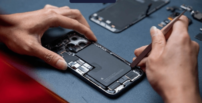 Thay pin iPhone 15 Pro Max 5