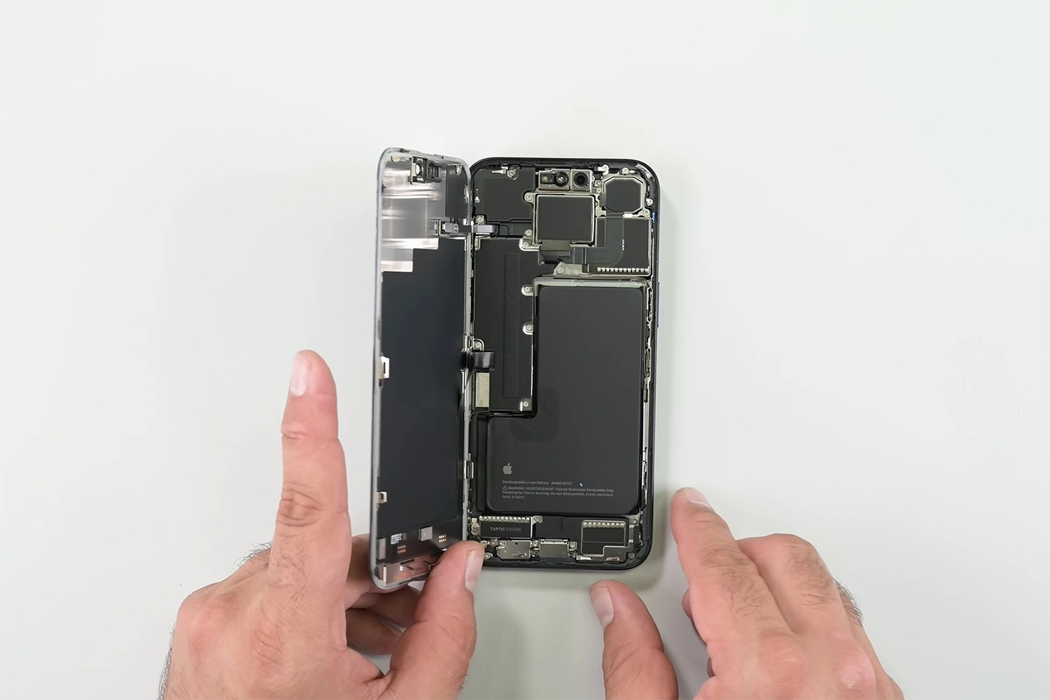 Thay pin iPhone 15 Pro Max