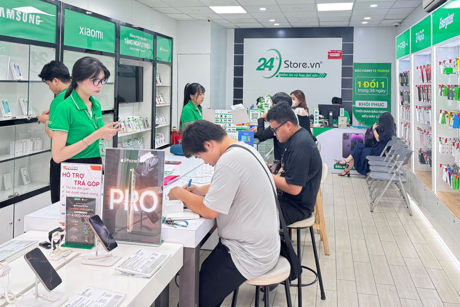 iphone-macbook-samsung-tai-24hstore-dong-loat-xuong-gia-chỉ-sau-mot-dem