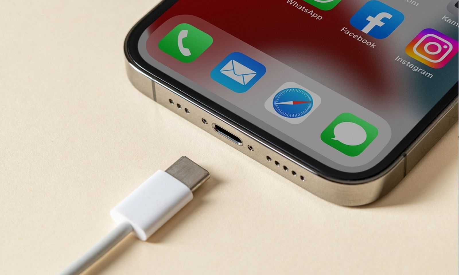 4. Những ai nên chọn Cáp sạc USB-C iPhone 15 Series tháo máy (1m)?