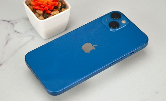 Thay kính lưng iPhone 13 2