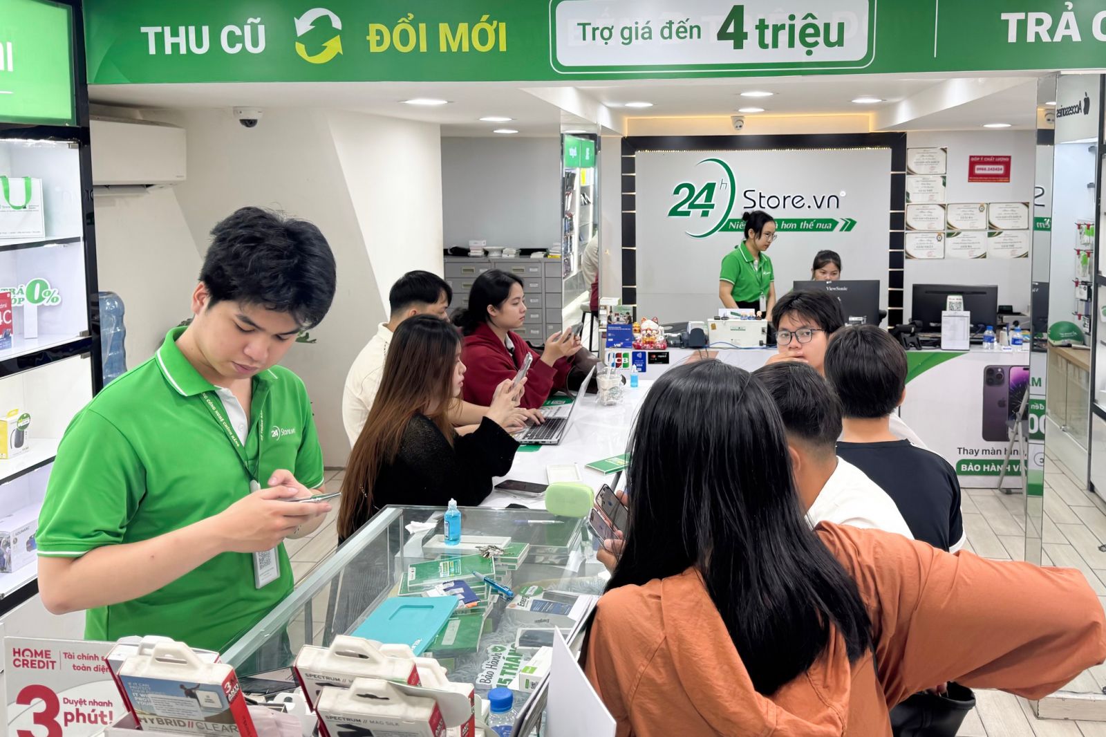 Thay kính lưng iPhone 13 5