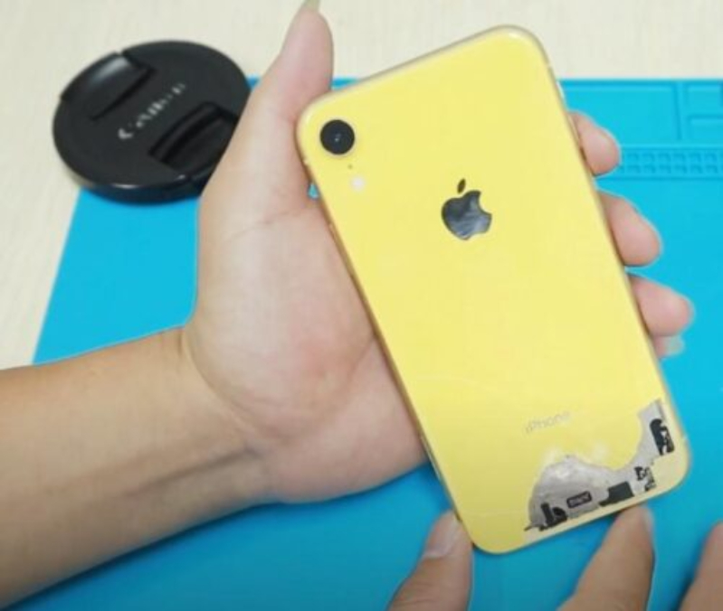 Thay kính lưng iPhone 13 Mini 6