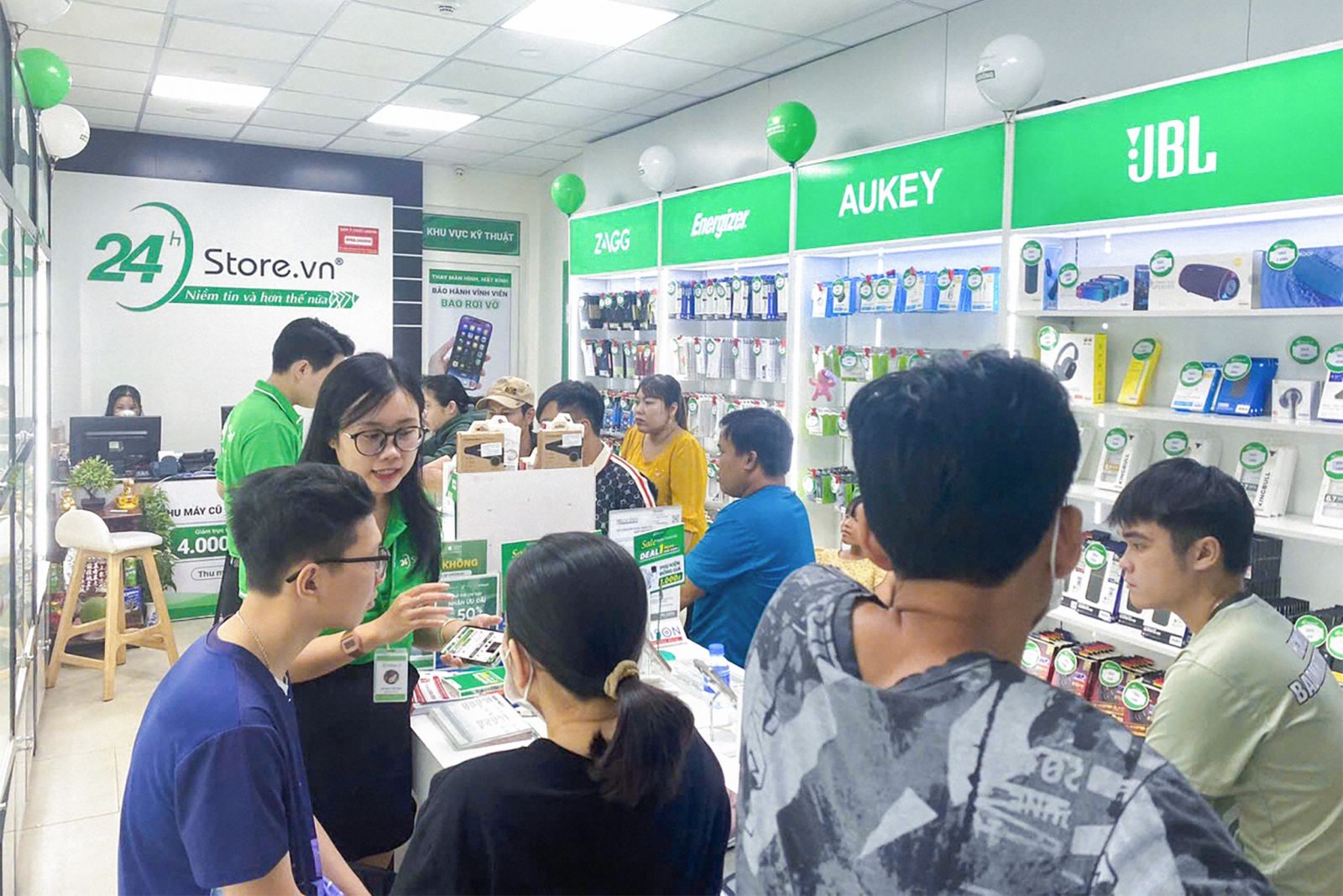 Thay kính lưng iPhone 13 Pro 7