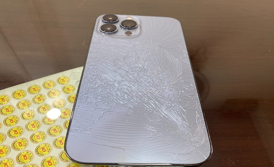 Thay kính lưng iPhone 13 Pro Max 1