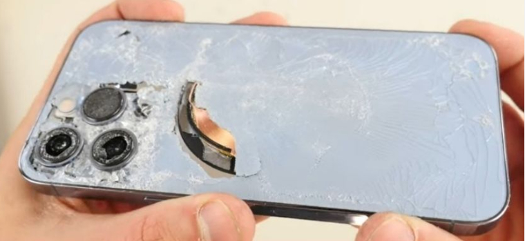 Thay kính lưng iPhone 13 Pro Max 2