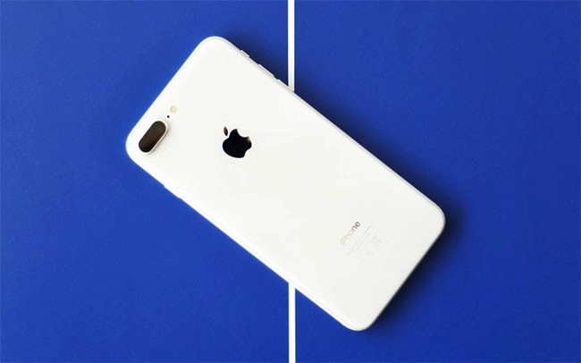 Thay kính lưng iPhone 8 Plus 1