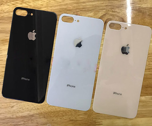 Thay kính lưng iPhone 8 Plus 3