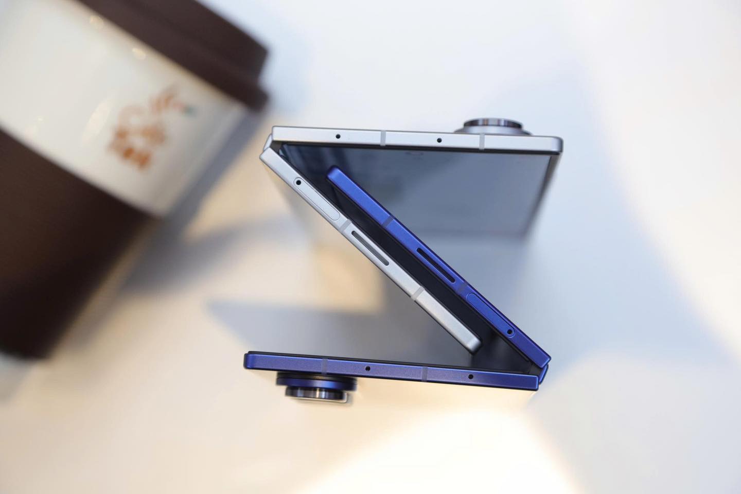 3.2. Samsung Galaxy Z Fold7 5G 12GB/512GB Chính Hãng - Sự cân bằng hoàn hảo giữa mỏng nhẹ và độ bền cao cấp