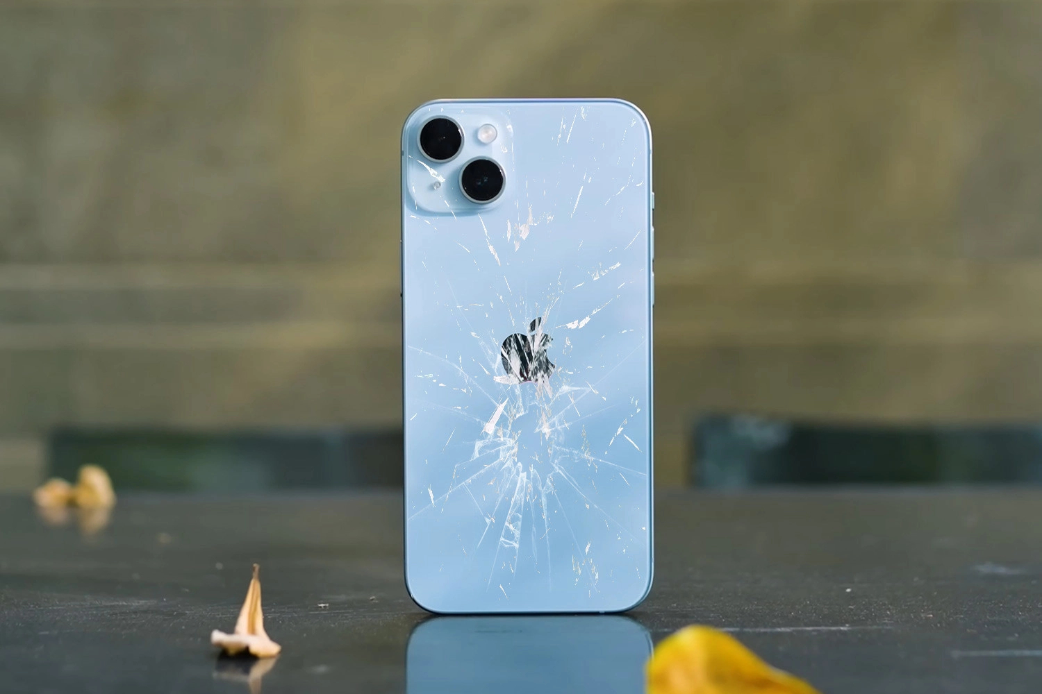 Thay kính lưng iPhone 14 Plus 4 Thay kính lưng iPhone 14 Plus 4