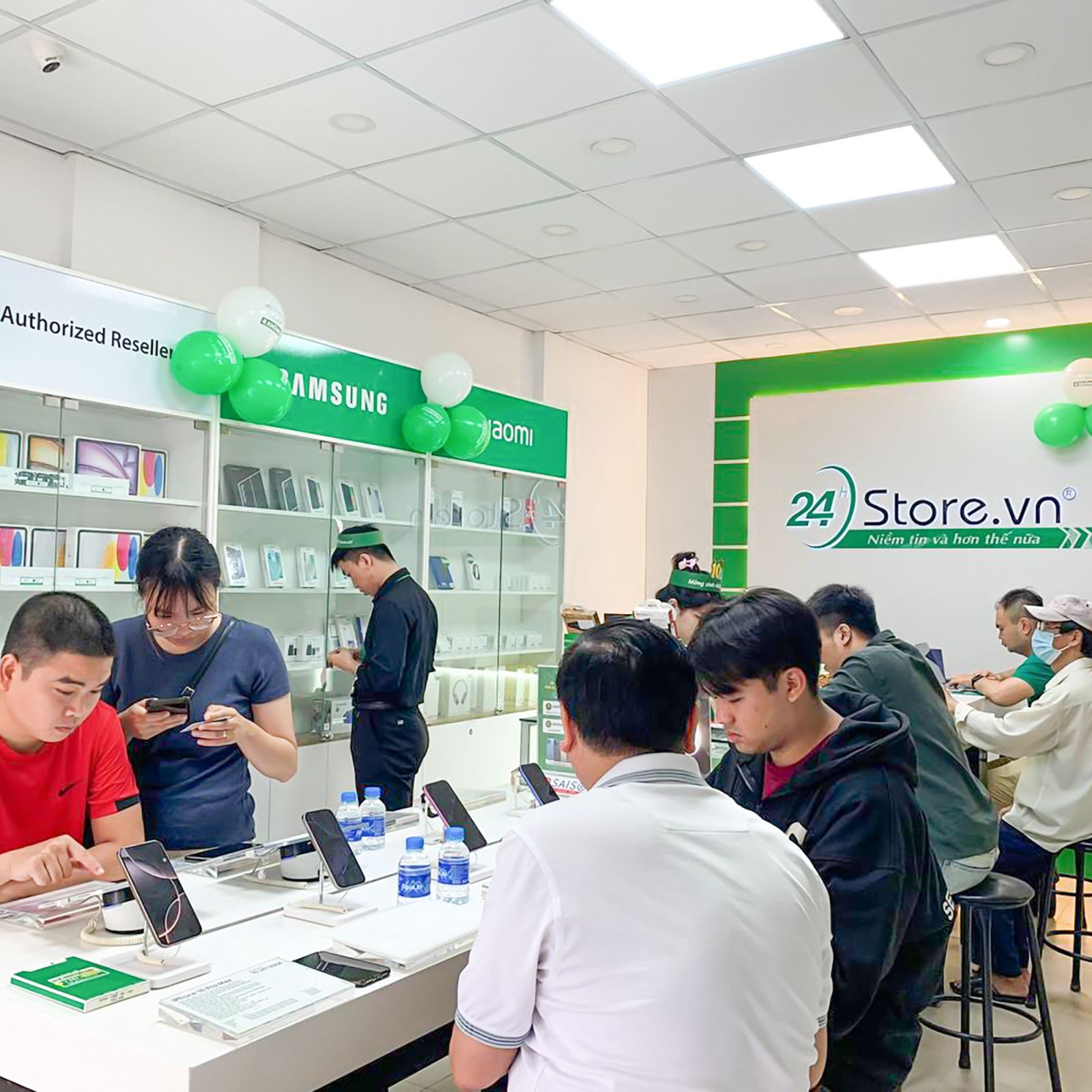 Thay kính lưng iPhone 14 Plus 6 Thay kính lưng iPhone 14 Plus 6