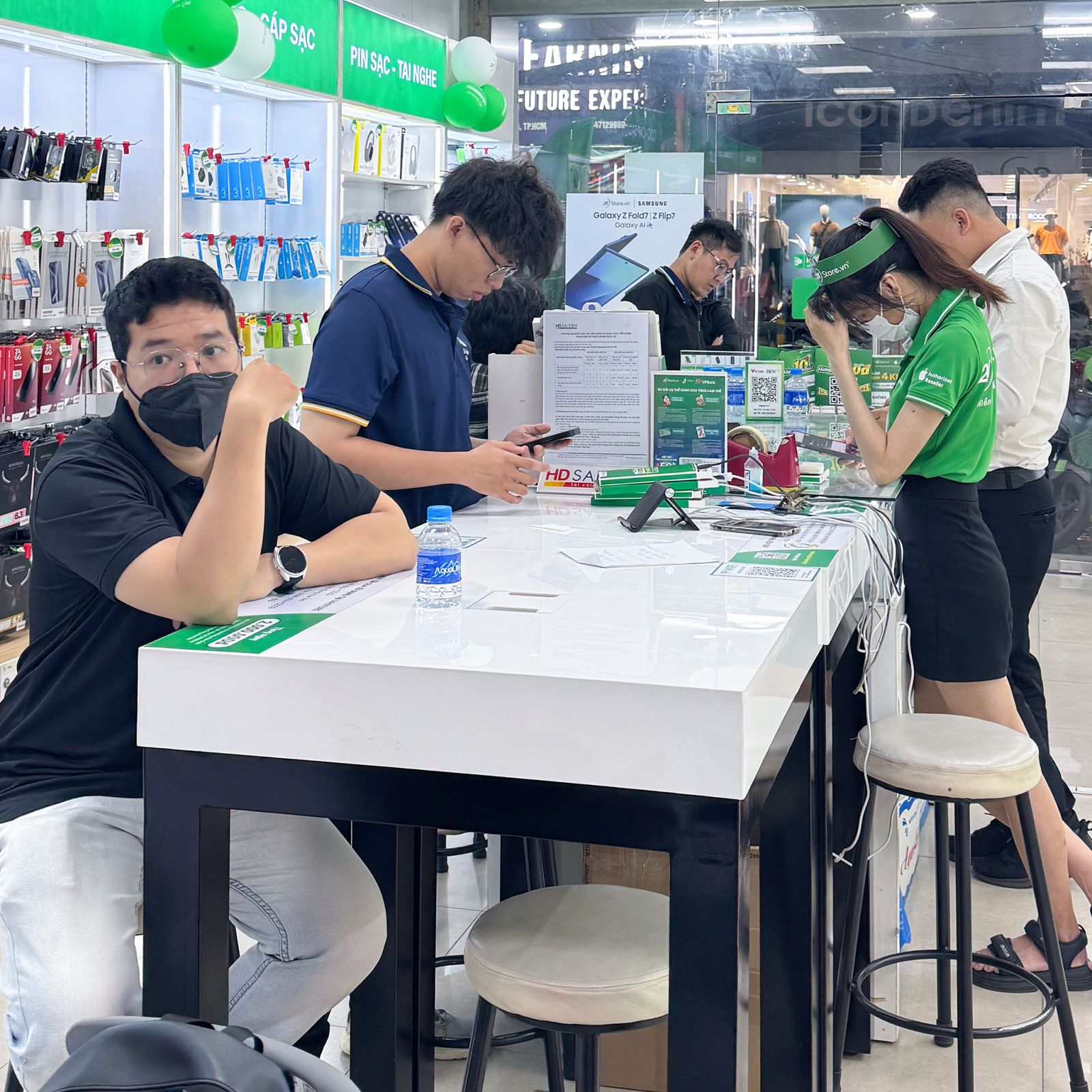 Thay kính lưng iPhone 16 7