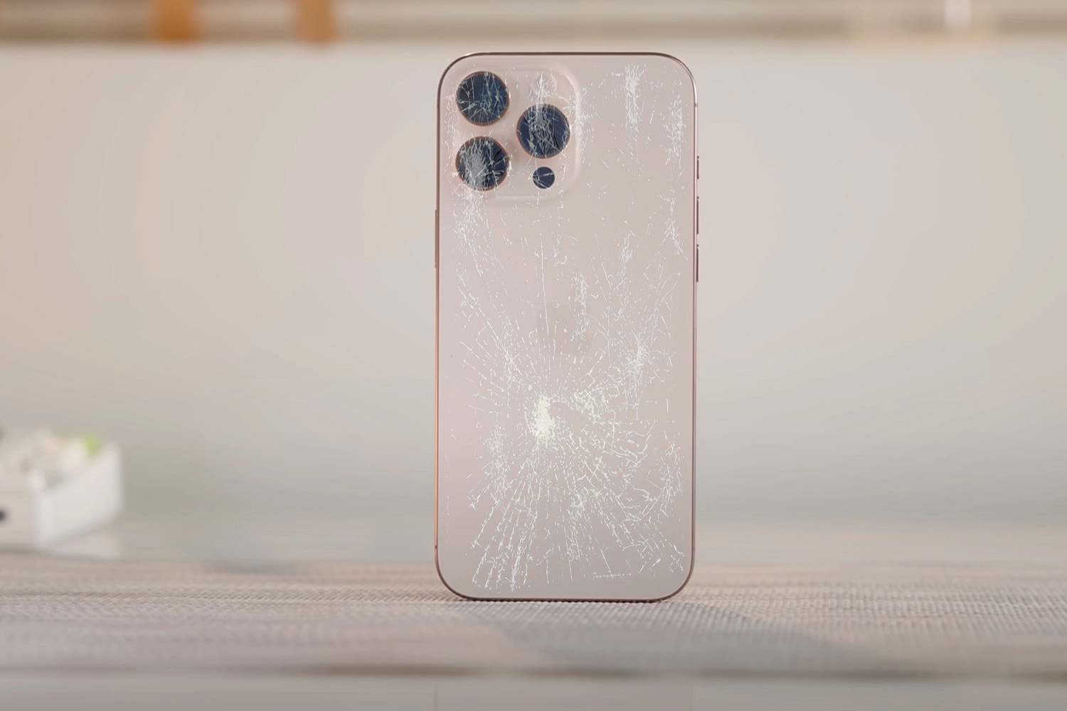 Thay mặt kính iPhone 16 Pro Max