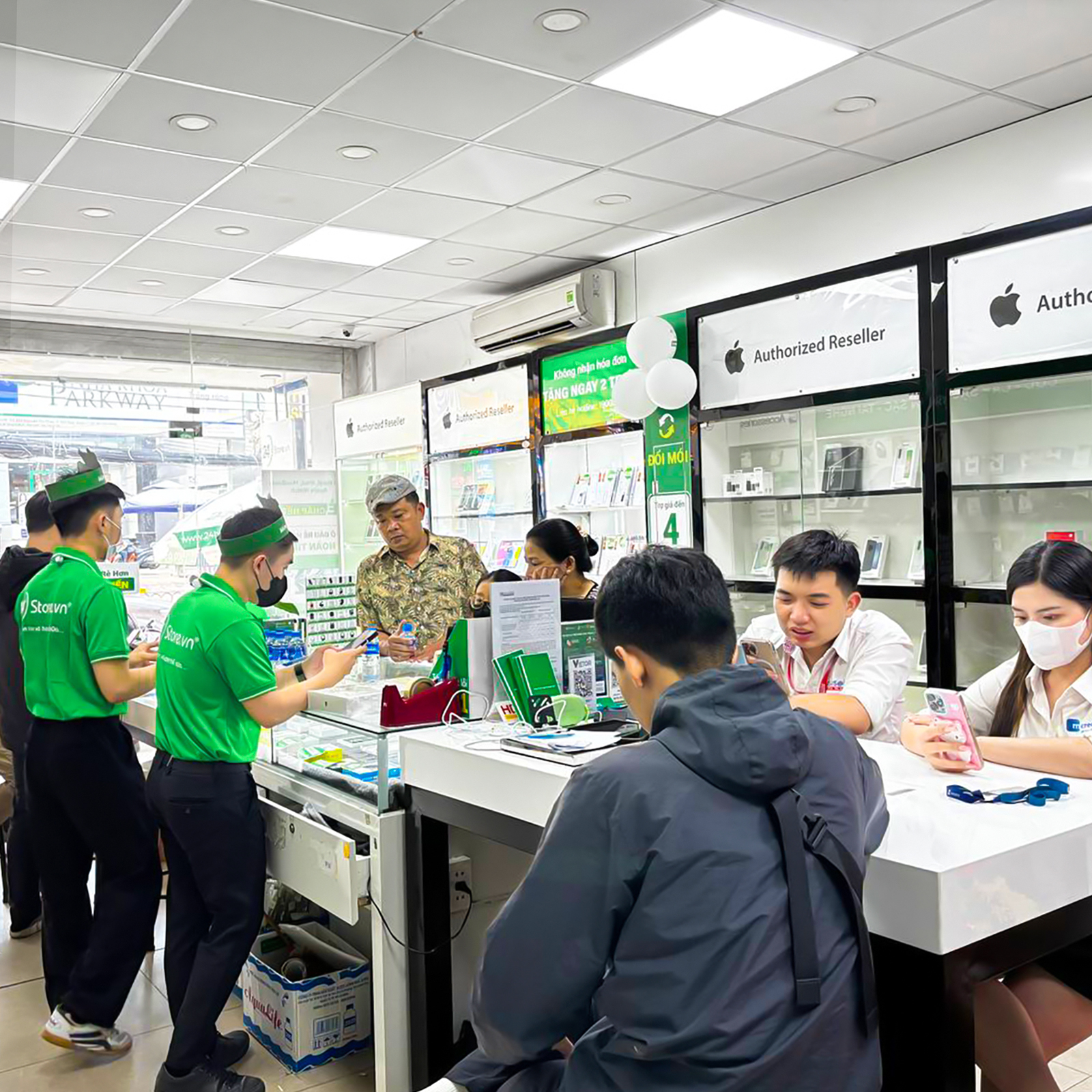 Thay kính lưng iPhone 16 Pro 7