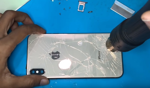 Thay kính lưng iPhone XS Max 2