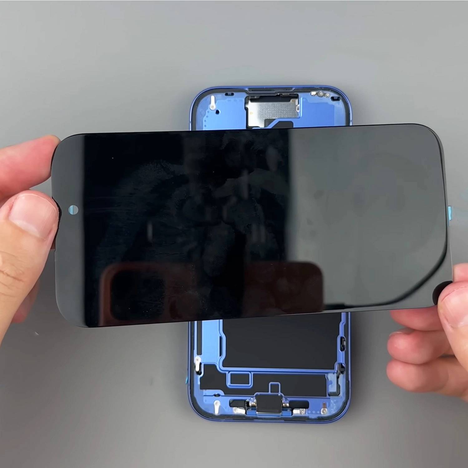 Thay m&agrave;n h&igrave;nh iPhone 17 1