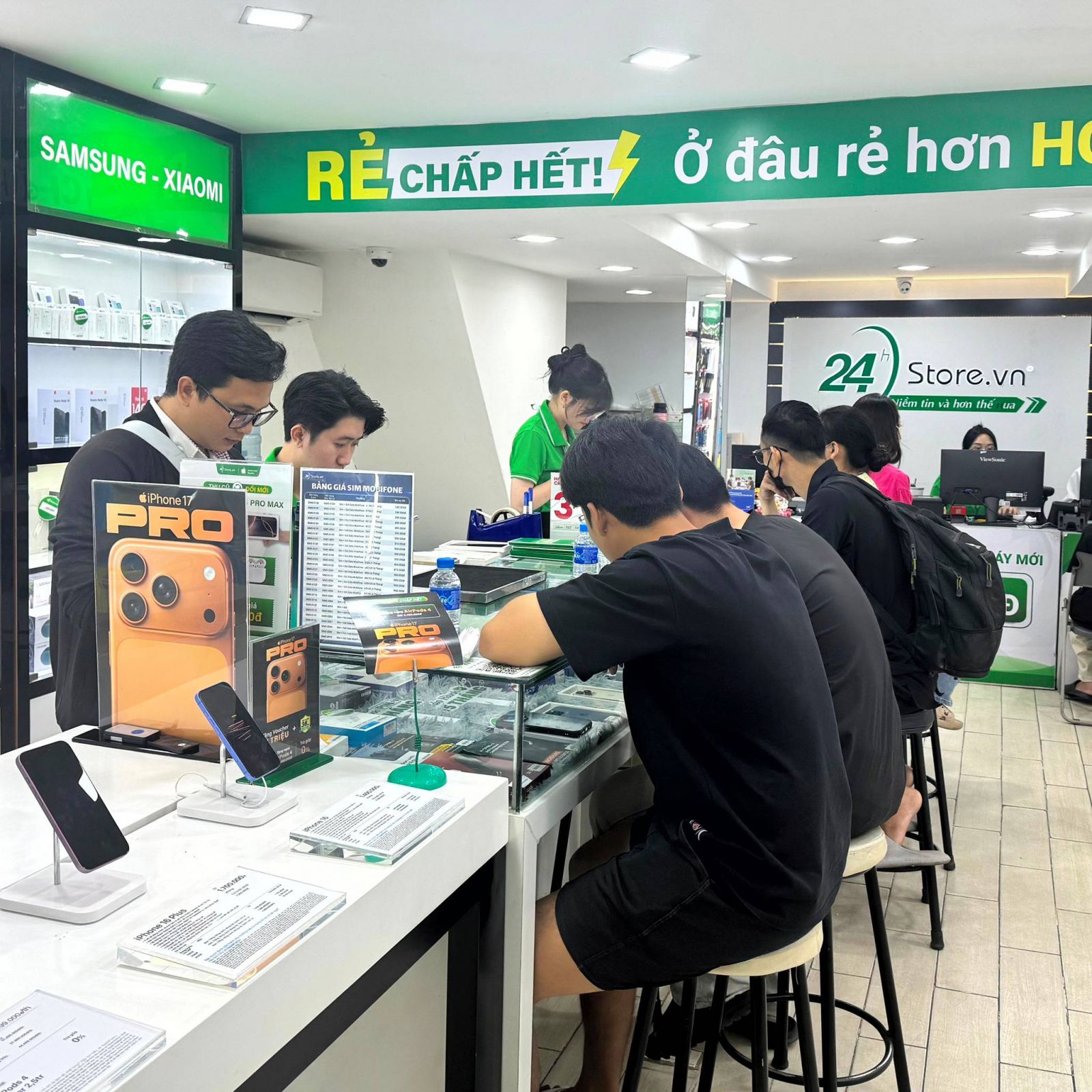 Thay pin iPhone 17 Pro 7