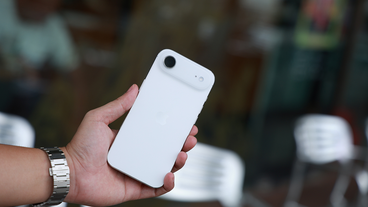 Thay chu&ocirc;ng iPhone Air 7