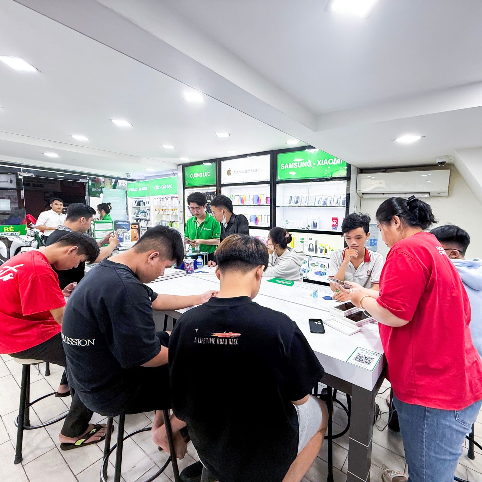 Thay chu&ocirc;ng iPhone 17 Pro 9