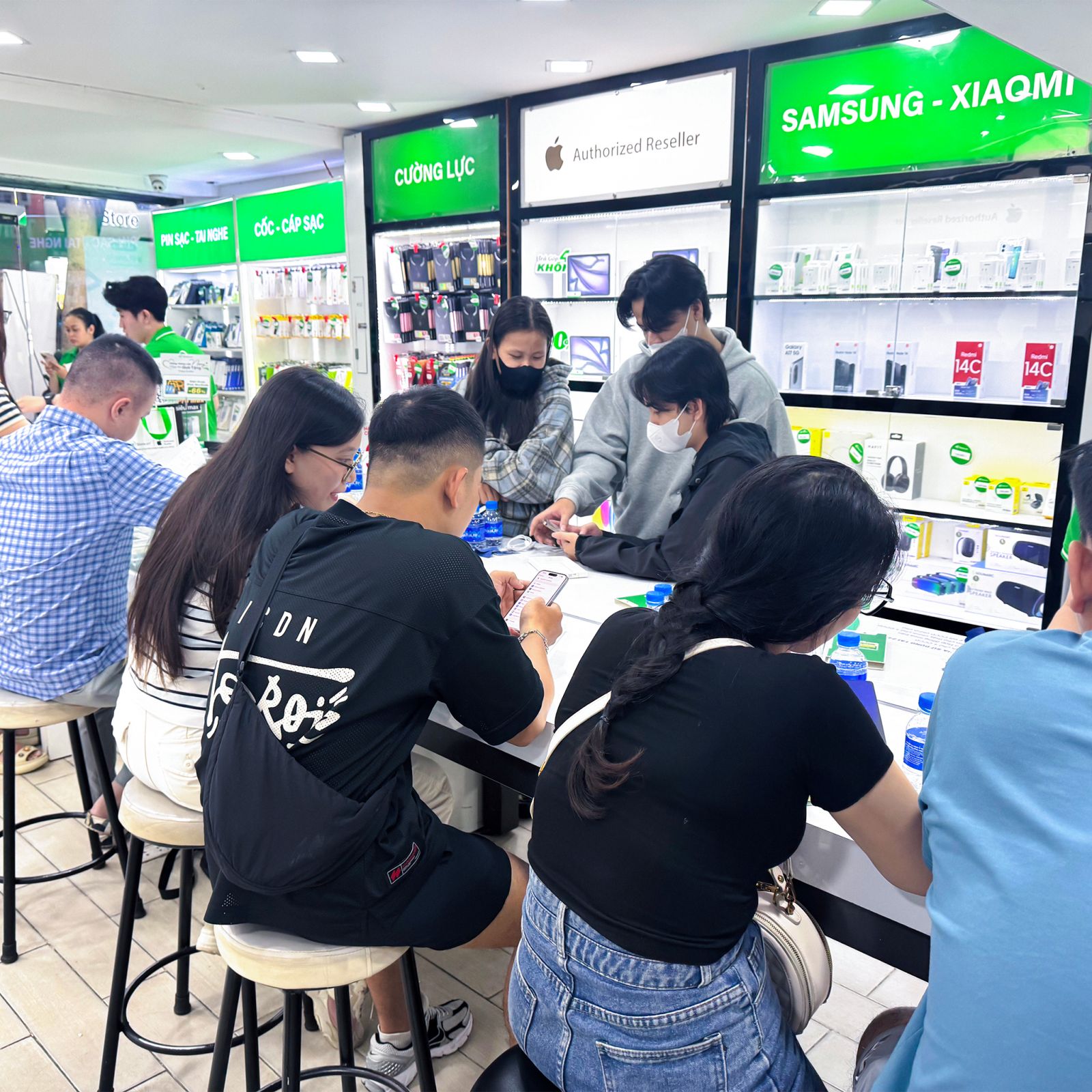 Thay mặt kính iPhone 16e 8 Thay mặt kính iPhone 16e 8