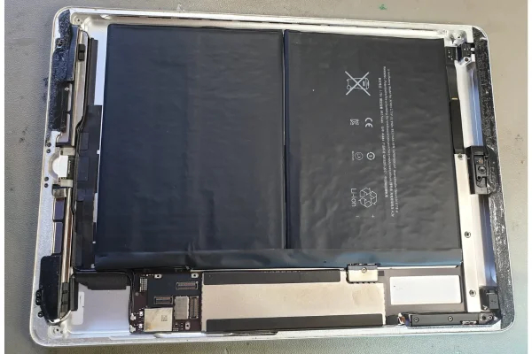 Thay pin iPad Gen 5 3G A1822 2