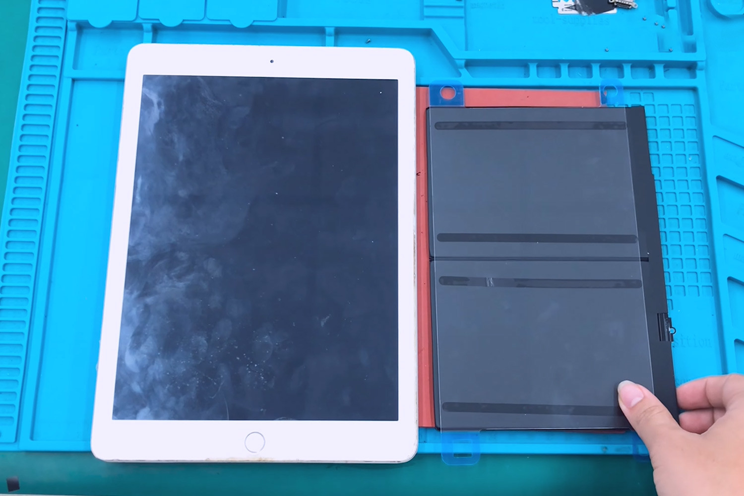 Thay pin iPad Gen 5 WiFi A1823 1