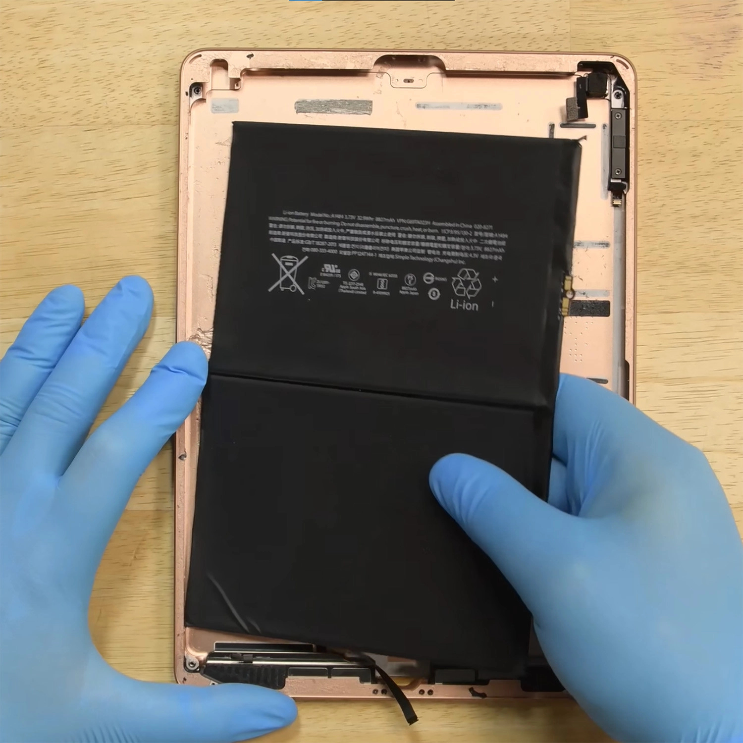 Thay pin iPad Gen 6 3G A1954 4