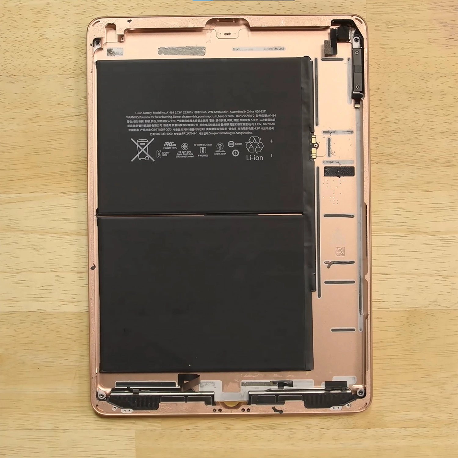 Thay pin iPad Gen 6 WiFi A1893 6