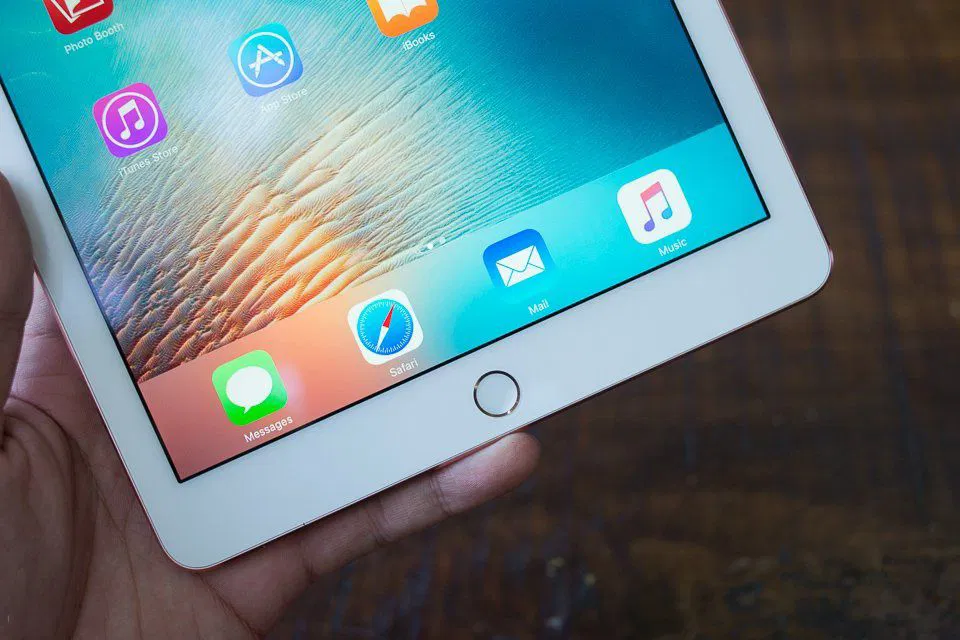 Thay m&agrave;n h&igrave;nh iPad Pro 9.7 2016 WiFi A1673