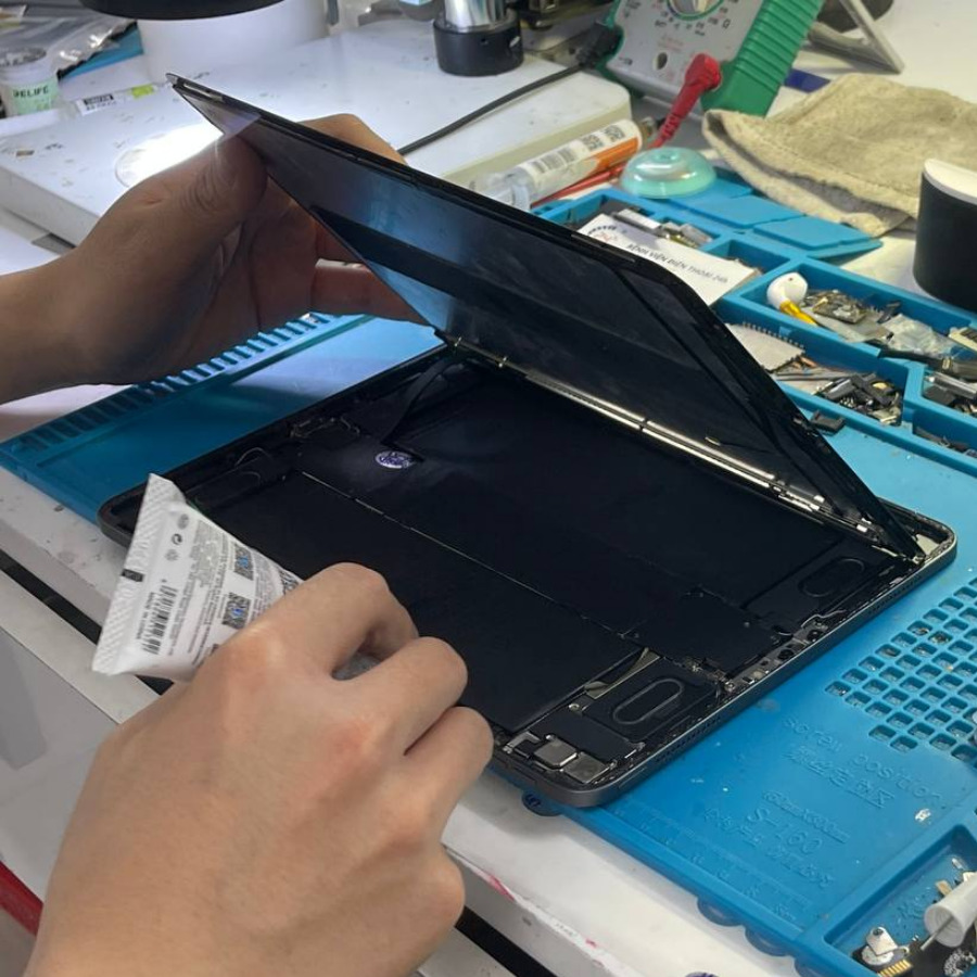 Thay m&agrave;n h&igrave;nh iPad Pro 11 2018 3G (A2013, A1934, A1979)