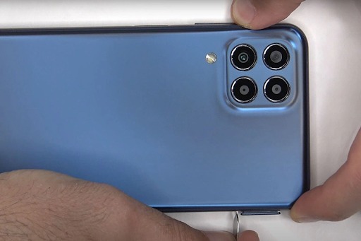 Thay k&iacute;nh camera sau Samsung Galaxy M33 M336B