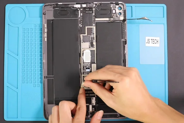 Thay pin iPad Pro 11 2020 WiFi 2