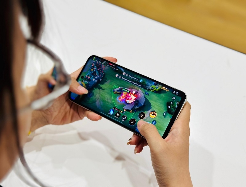 3.4. Hiệu năng mạnh mẽ, chiến game ổn định với chip Snapdragon và hệ điều hành HyperOS tối ưu