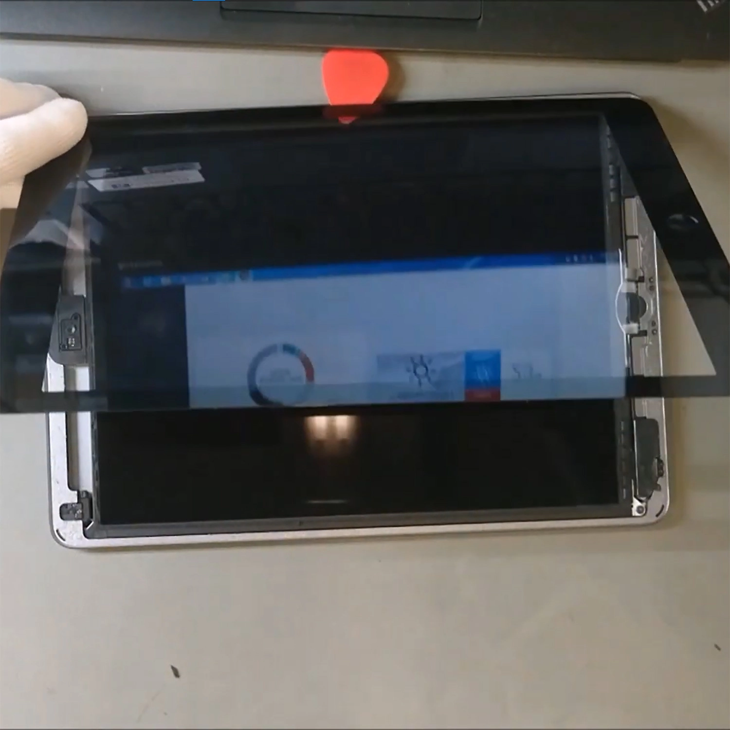 Thay m&agrave;n h&igrave;nh iPad Air 1 3G (A1475, A1476)