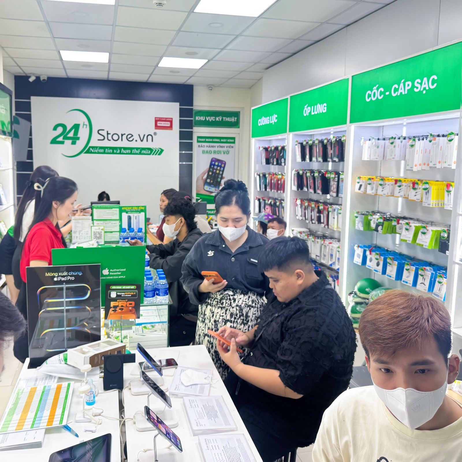 Thay pin iPad Gen 10, iPad (2022) 7 Thay pin iPad Gen 10, iPad (2022) 7