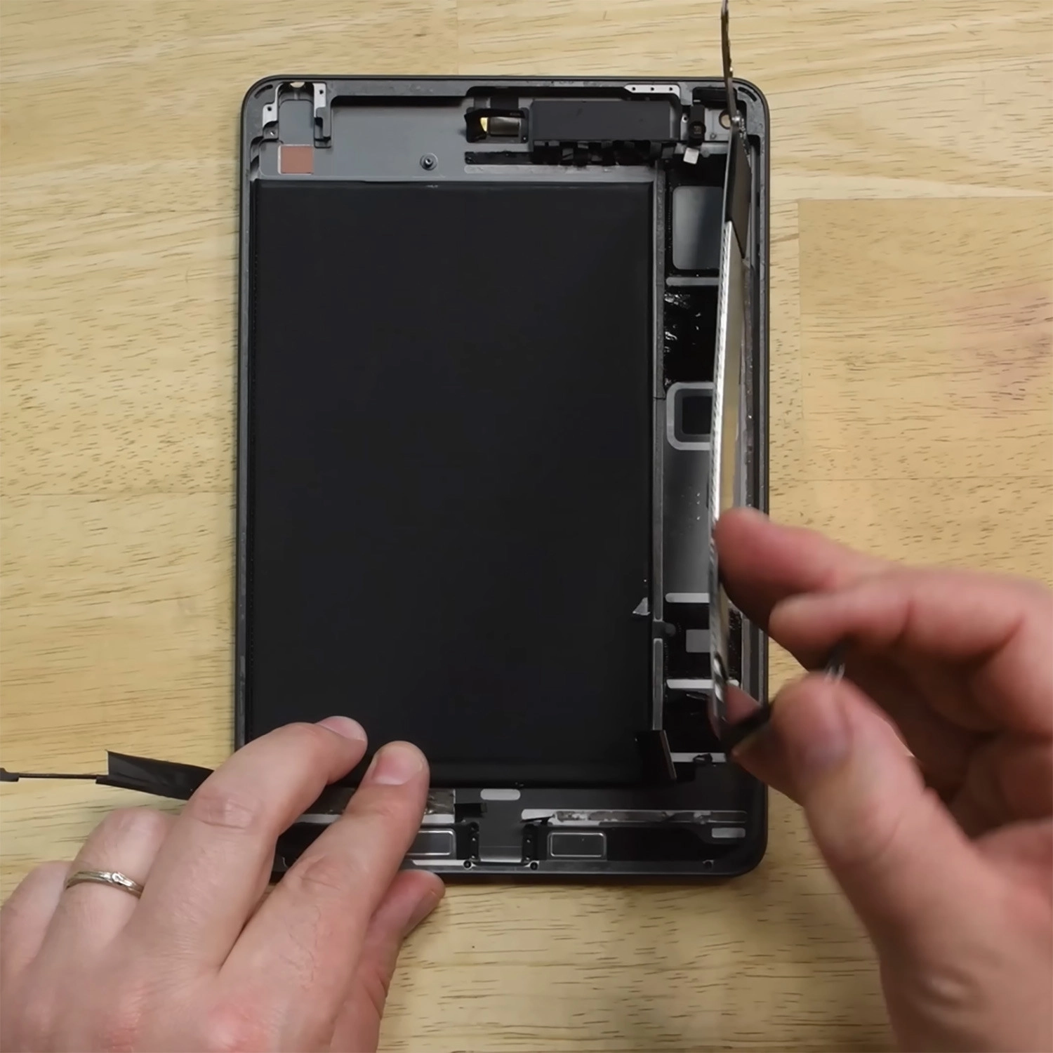 Thay pin iPad Mini 5 WiFi A2133