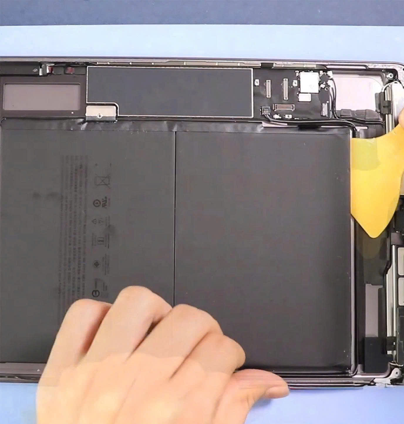 Thay pin iPad Gen 11 (2025)