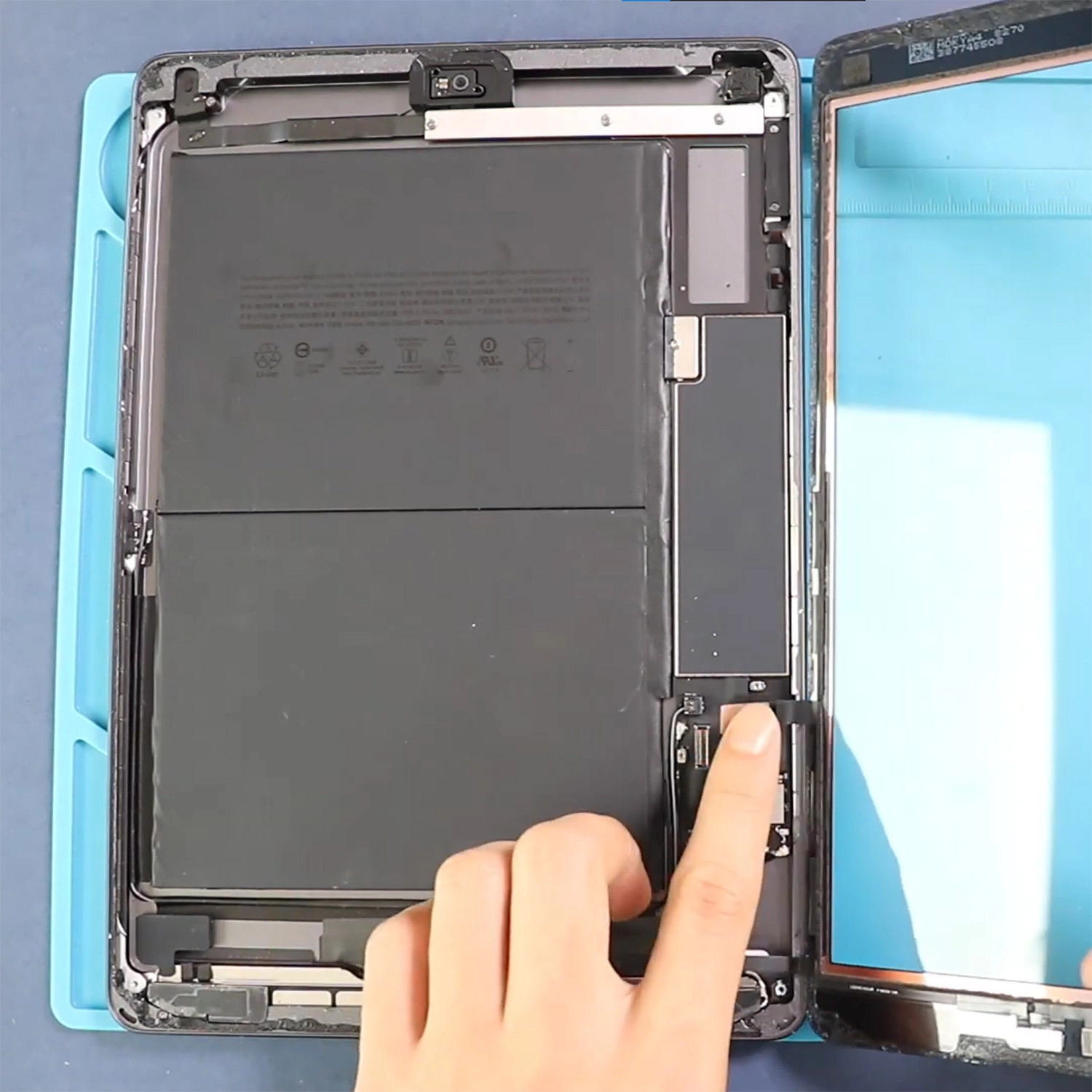 Thay pin iPad Gen 11 (2025)